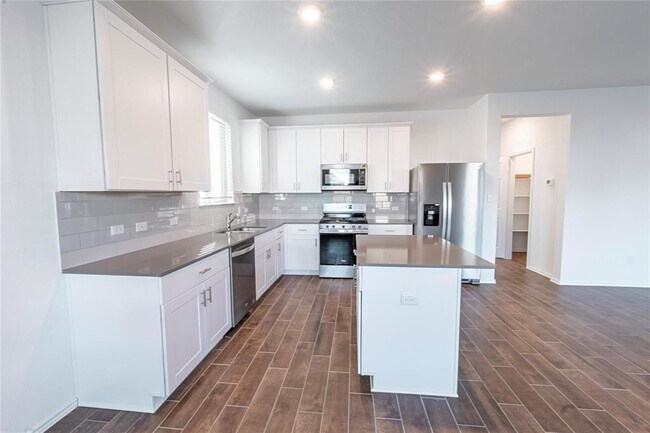 Building Photo - 141 Banyon Dr