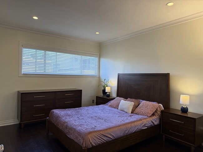 Building Photo - 11652 Chenault St