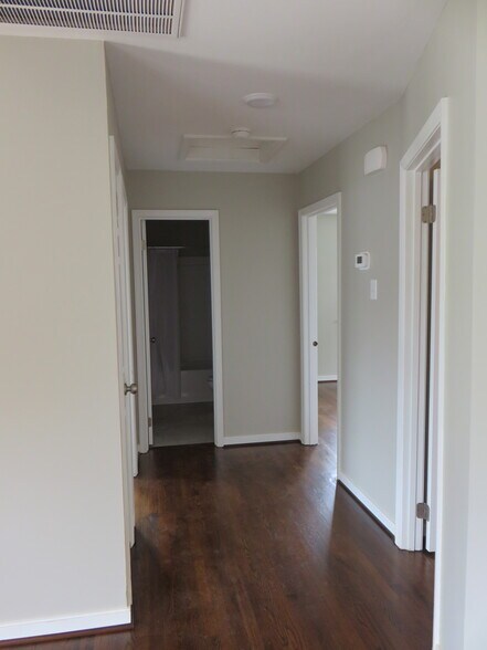 Building Photo - 213 N Juniper Ave