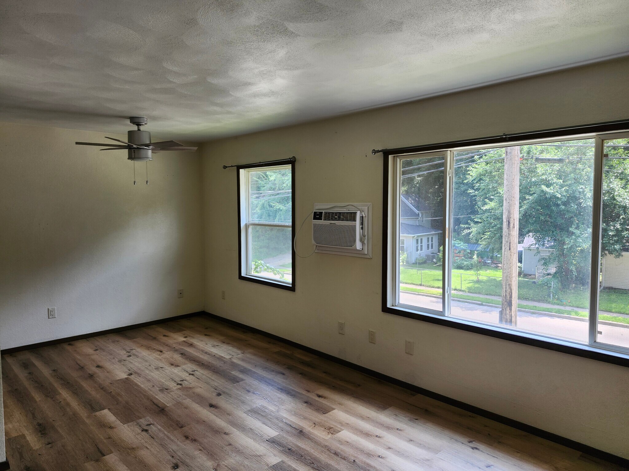 Building Photo - 945 W Locust St