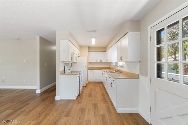 Building Photo - 5020 Hickory Wood Dr
