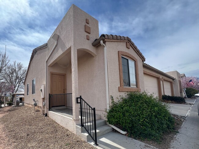 Building Photo - TOWNHOME - COTTONWOOD - VILLAS ON ELM