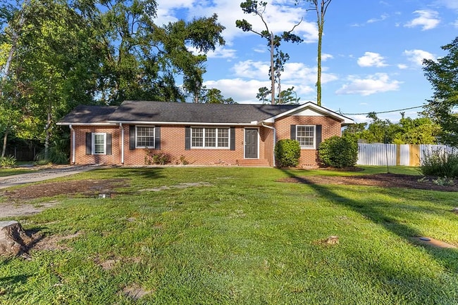 Primary Photo - 2206 White Oak Dr