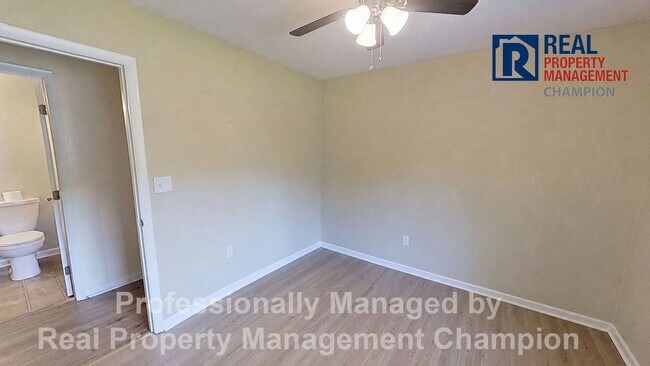 Building Photo - 3 BD/2 BA Home w/Attached Garage on Large Corner Lot w/Fenced Backyard