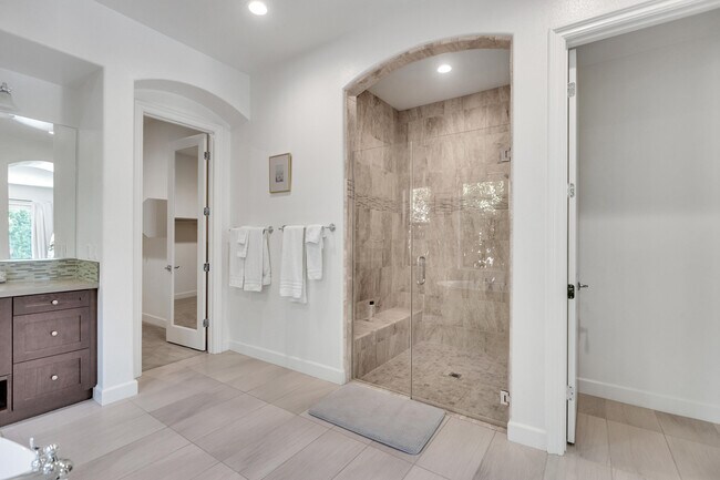 Building Photo - 81805 Four Seasons Pl