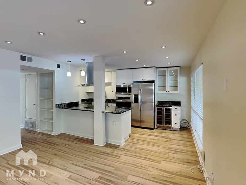 Building Photo - 500 E Riverside Dr