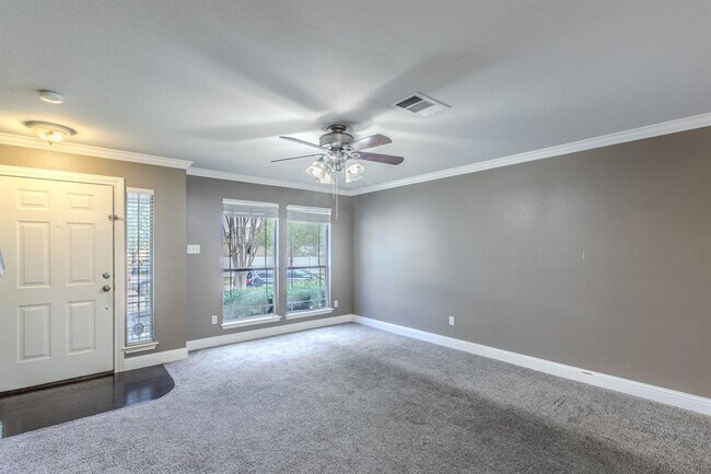 Building Photo - 824 Palo Duro Dr
