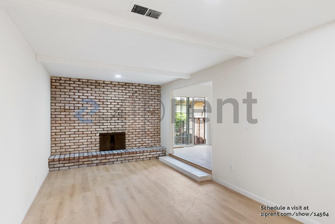 Building Photo - Unit