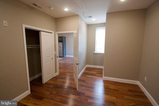 Building Photo - 1422 Callowhill St