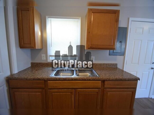 Building Photo - 3219 N Colorado Ave