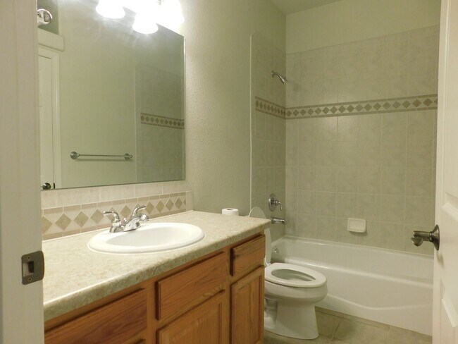 Building Photo - Quiet Neighborhood!