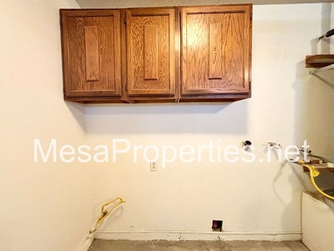 Building Photo - 1210 Oasis Dr