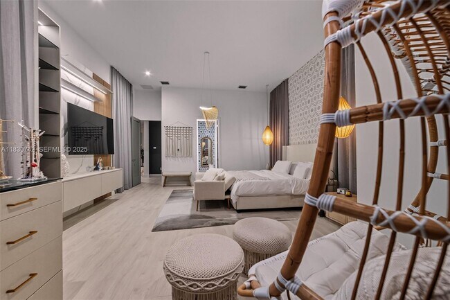 Building Photo - 5000 SW 159th Ave