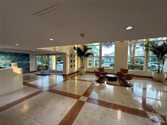 Building Photo - 10350 W Bay Harbor Dr