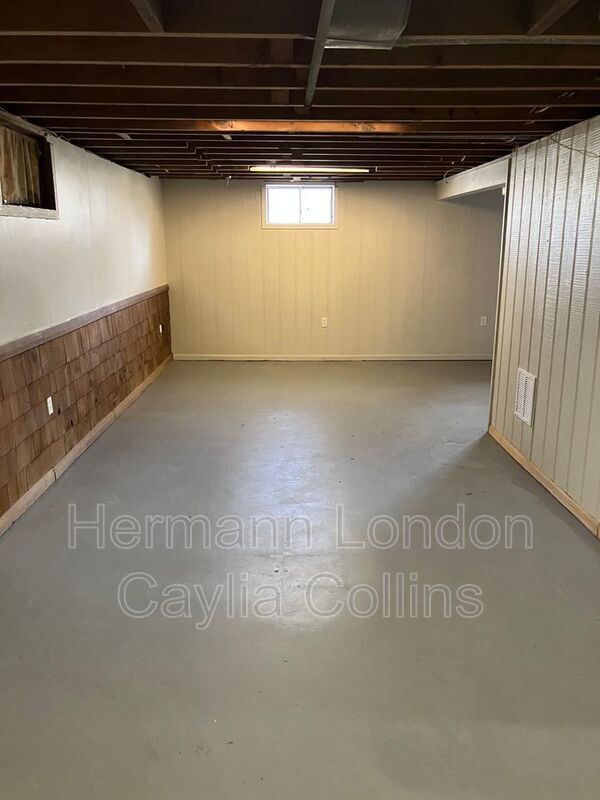 Building Photo - 205 Ben Nevis Rd