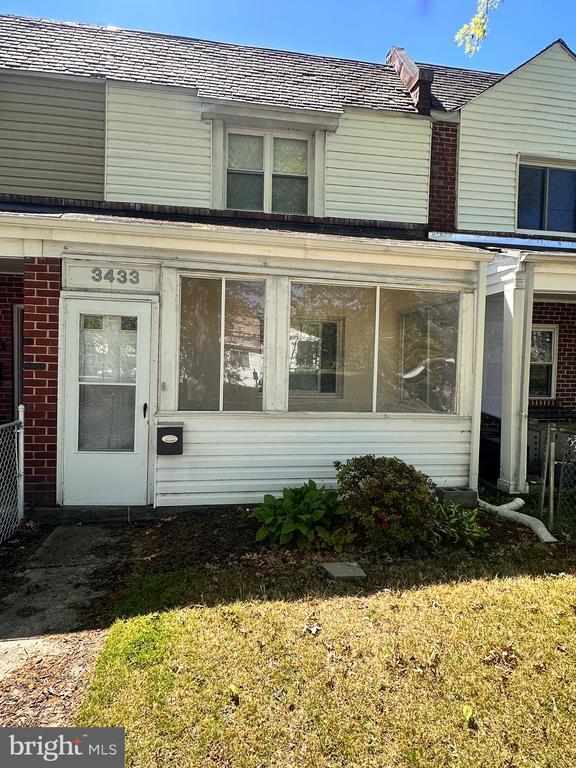 Building Photo - 3433 Clay St NE