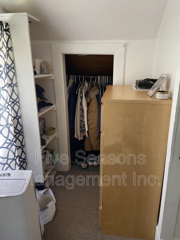 Building Photo - 351 S Winooski Ave