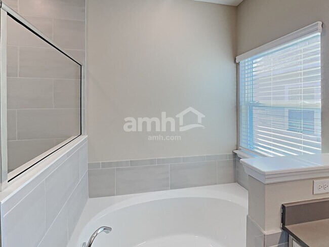 Building Photo - 150 Hemlock Pt