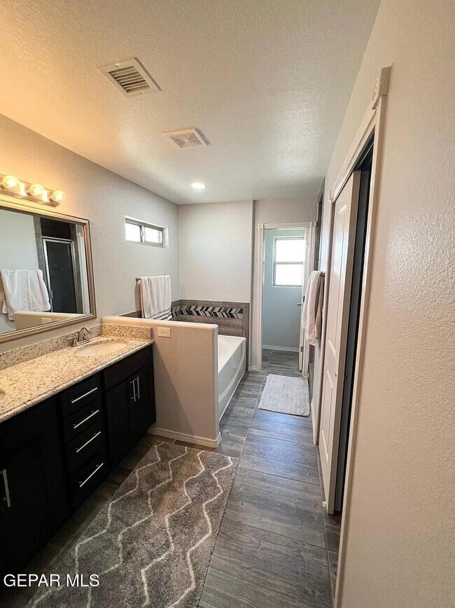 Building Photo - 15120 Method Ave