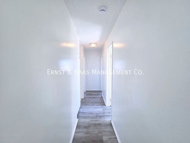 Building Photo - 1330 Walnut Ave