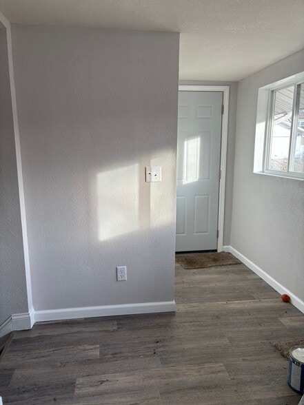 Building Photo - 914 N 6th St