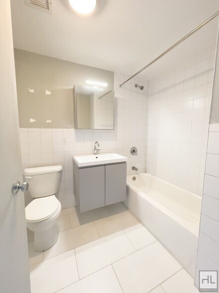 Building Photo - Bushwick Avenue / Spacious 2-Bed 1-Bath