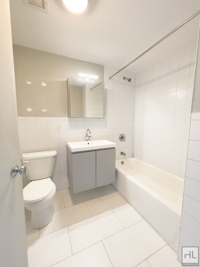 Building Photo - Bushwick Avenue / Spacious 2-Bed 1-Bath