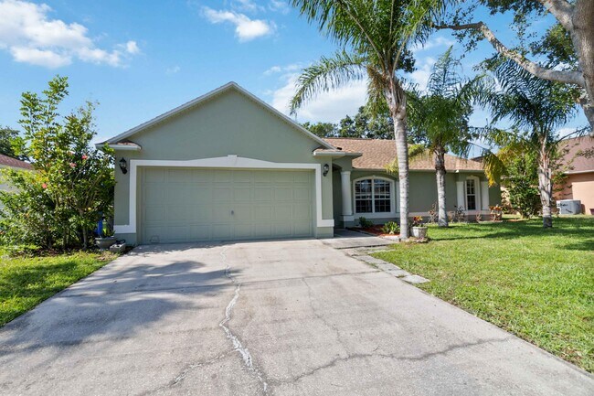 Building Photo - 1007 Jacaranda Cir