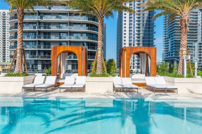 Building Photo - 801 S Miami Ave