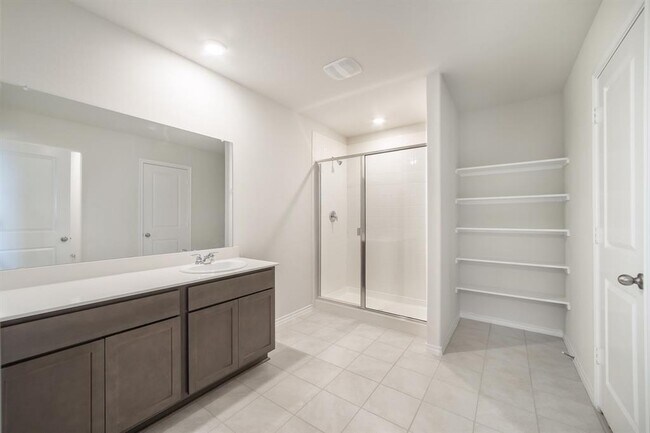 Building Photo - 913 Alton Dr