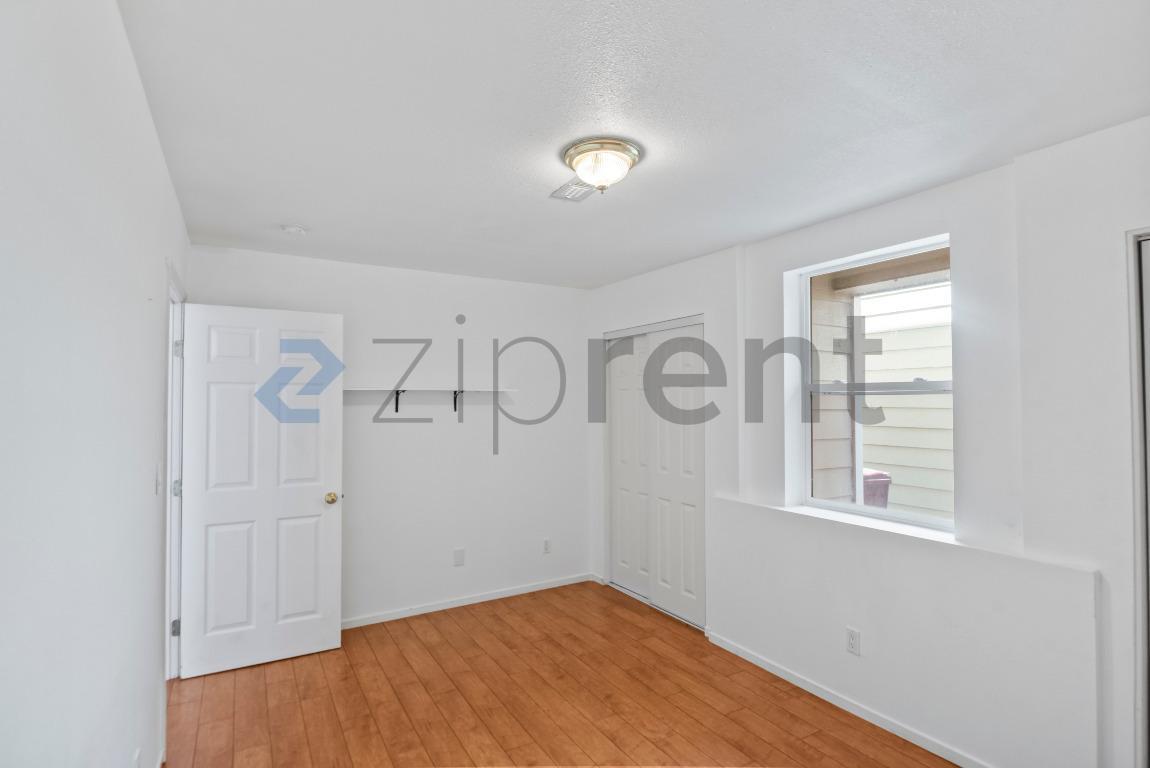 Building Photo - Unit