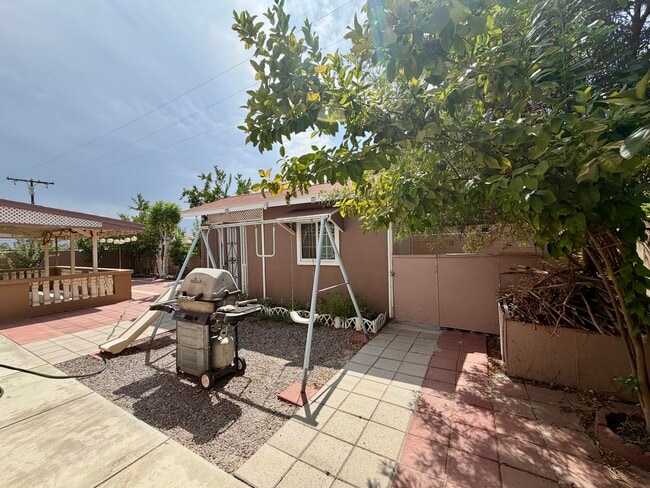 Building Photo - 31865 San Eljay Ave