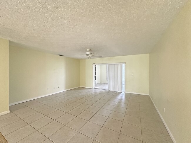 Building Photo - 2130 SE Wild Meadow Cir