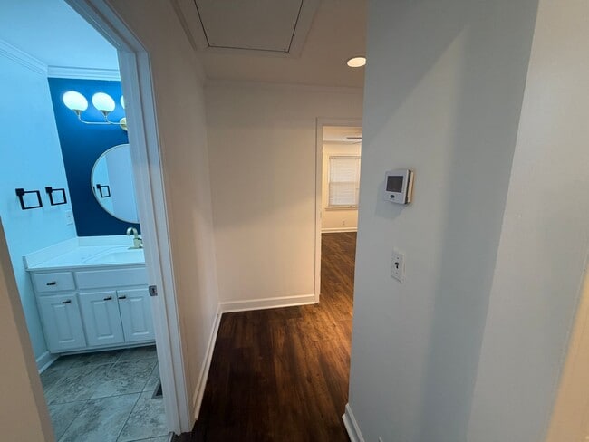 Building Photo - 2 Bedroom 2 Bath Brick rental home in Western Alamance county Fenced Yard 30x40 Garage custom Kit...