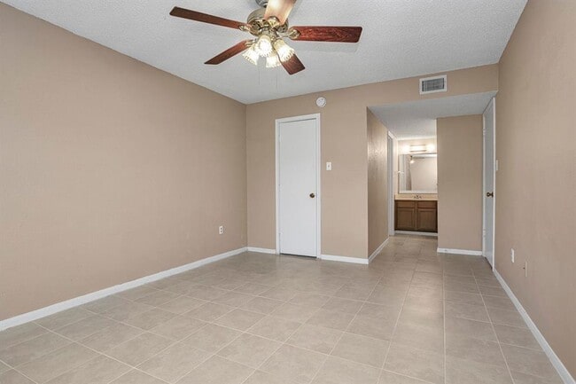 Building Photo - 104 Lakeview Terrace