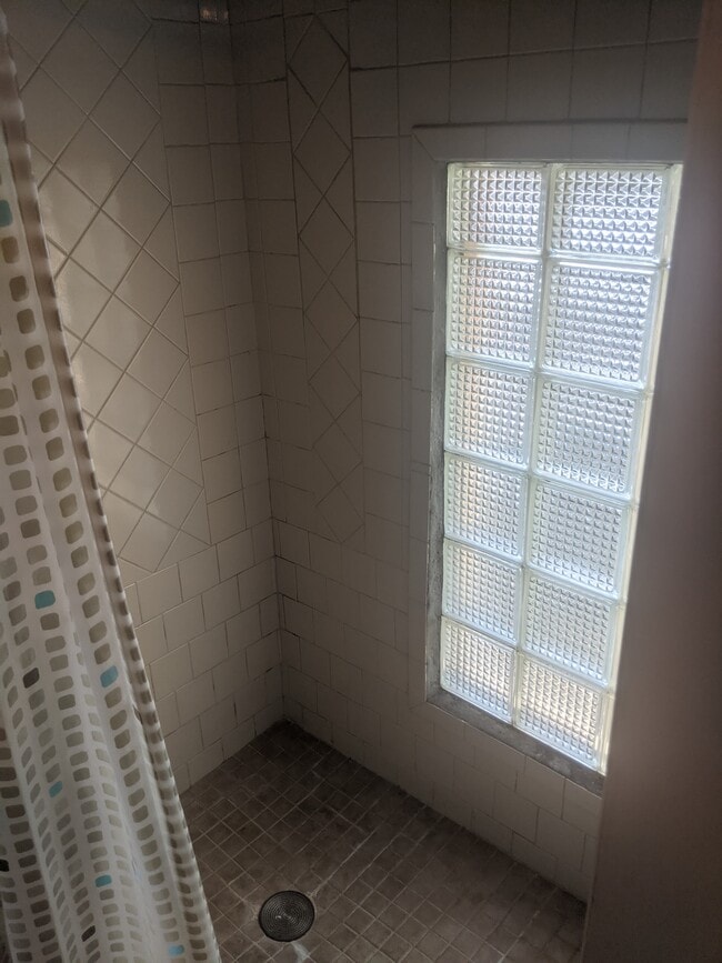 Building Photo - 2303 Pierce St NE