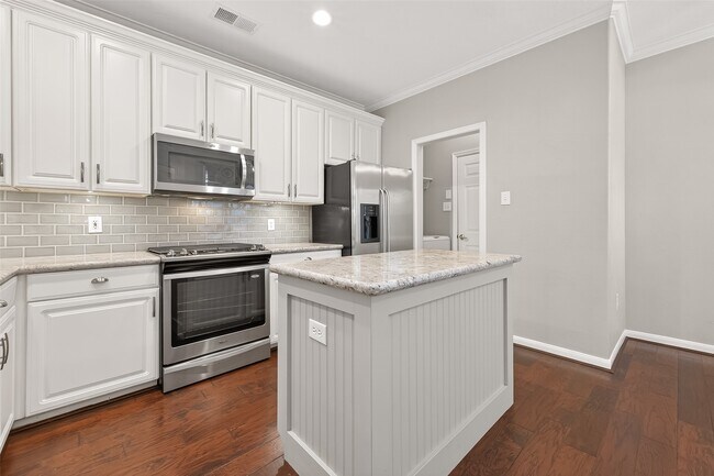 Building Photo - 2330 Everest Way