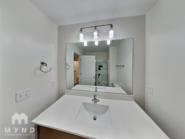 Building Photo - 2407 Eagle Creek Ct