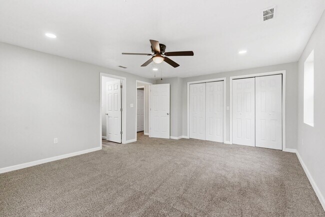 Building Photo - Newly Remodeled | 4 Bedroom | 3 Bathroom | 2 Ensuite's | Nixa, MO School District!