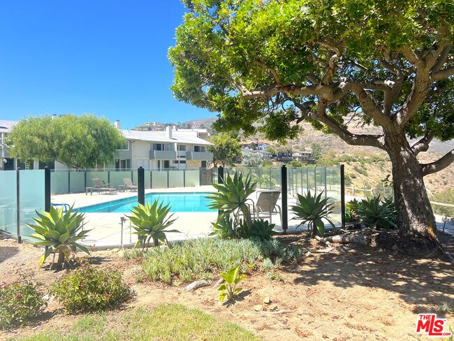 Building Photo - 6232 Tapia Dr
