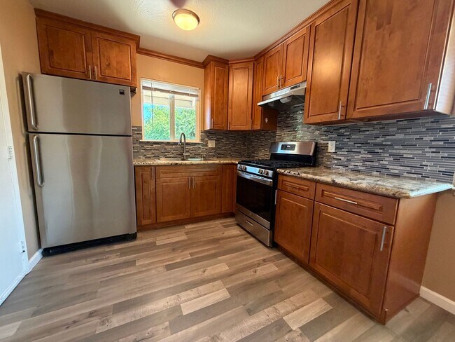 Building Photo - 5725 Woodleigh Dr