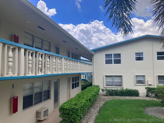 Building Photo - 209 Camden I