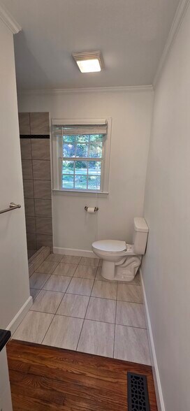 Building Photo - 135 Windsor Cir