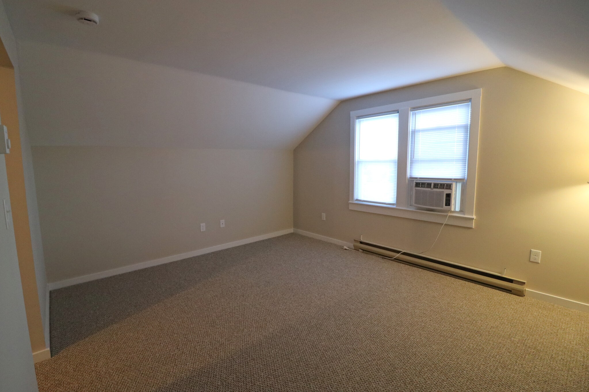 Building Photo - 318 S Watson St
