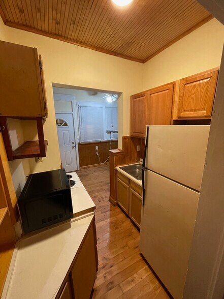 Building Photo - 2136 Park St