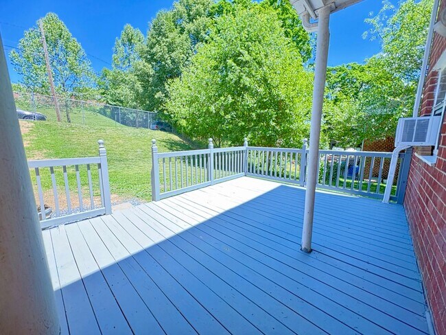 Building Photo - 2 Bedroom 1 Bathroom Townhome Available in Lancaster!