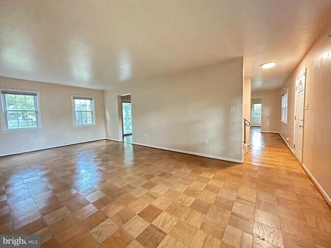 Building Photo - 7432 Berwick Ct