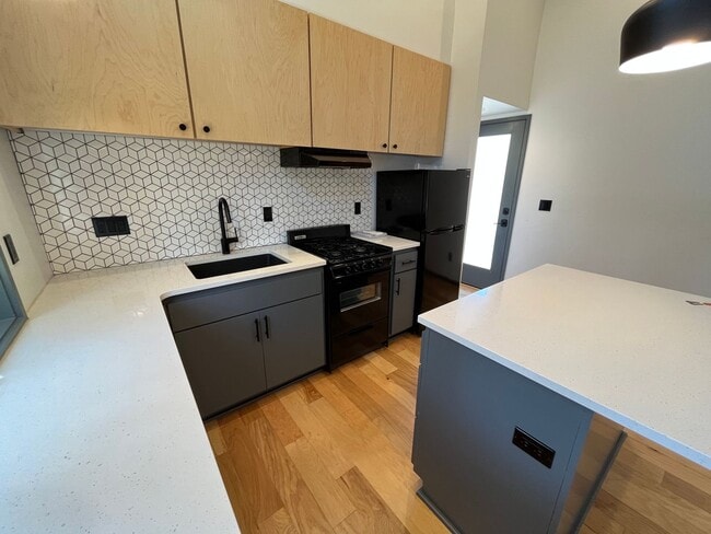 Building Photo - 1 Bed/1 Bath Tiny Home in SE Bend - Wizard...
