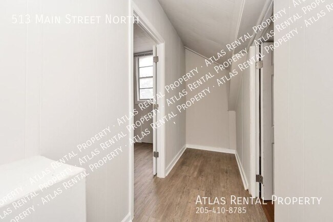 Building Photo - 513 Main St N