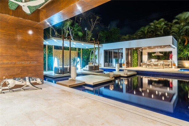 Building Photo - 3009 Pine Tree Dr